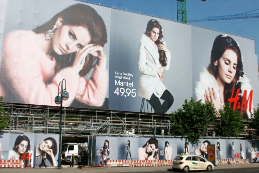 18 Lana H&M billboards
